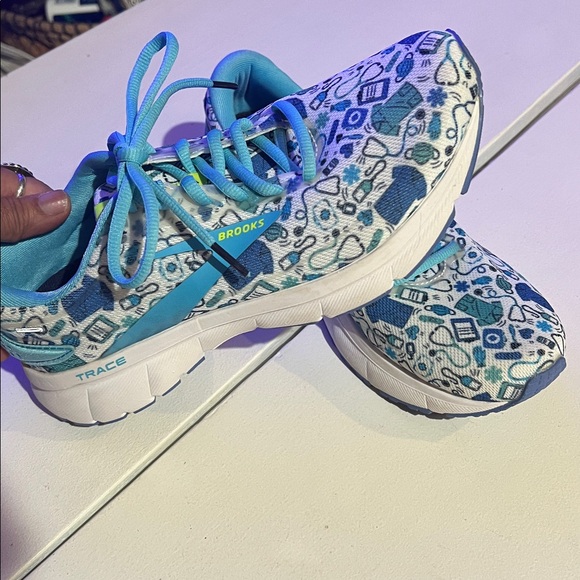 Brooks Women’s Trace 2 Hero Pack Medical Running Shoes 1203751B135 size 7.5 - Picture 1 of 14